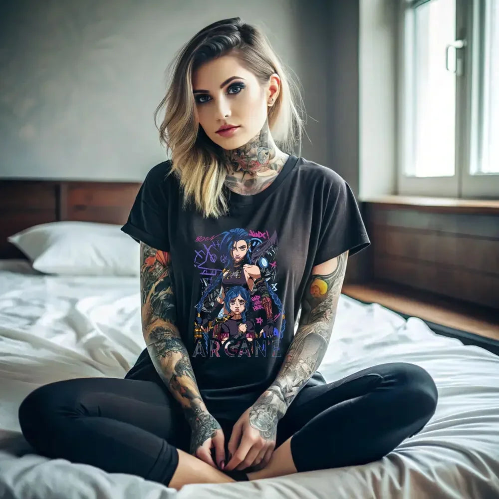 Oversized Jinx Arcane anime T-shirt. Black graphic tee with Japanese cartoon design, perfect for women’s casual streetwear and fan clothing.