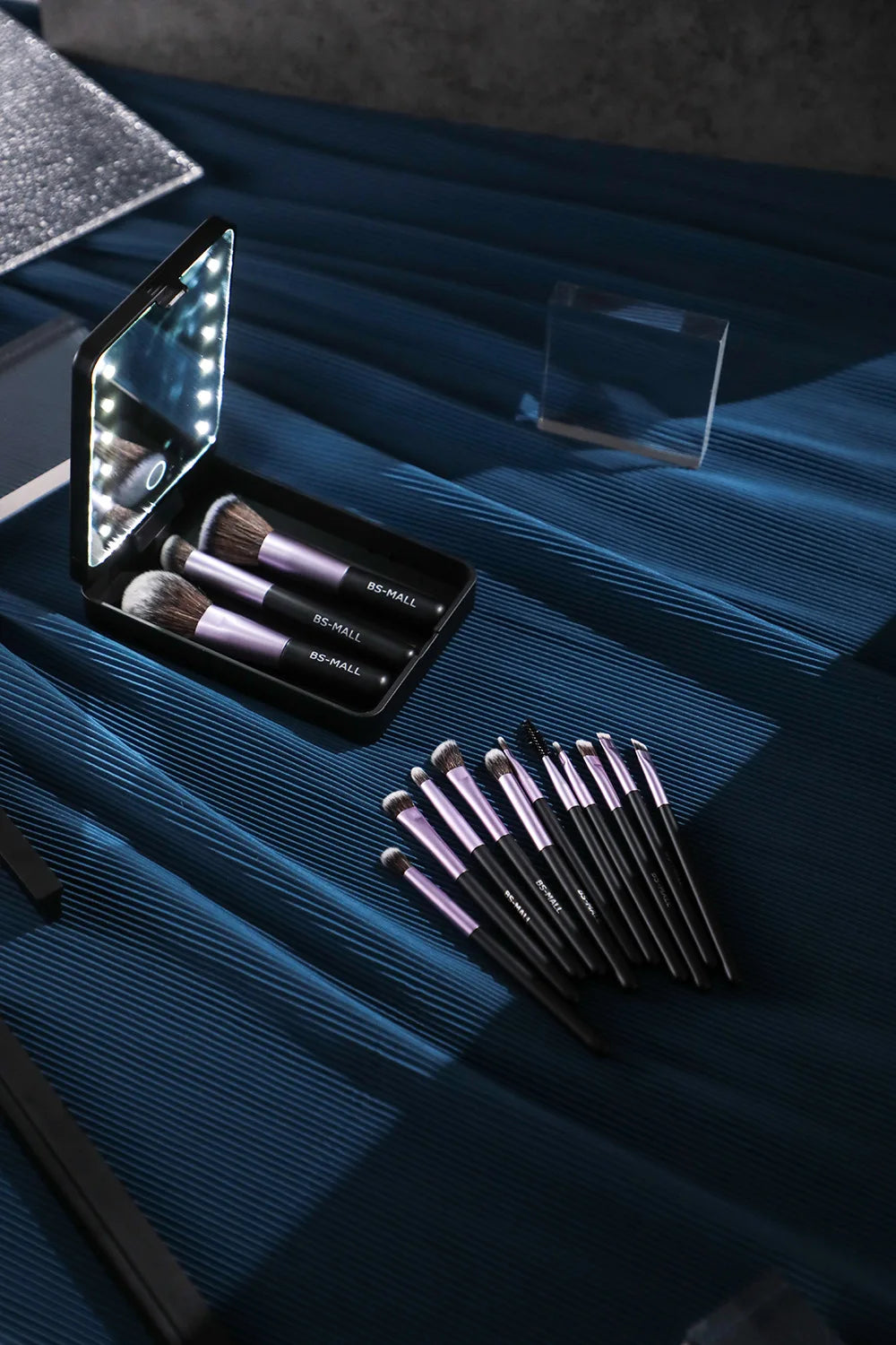 14-Piece Makeup Brush Set with Illuminated Mirror, Portable Short Handle,LED Light,USB Rechargeable Makeup Brushes Kit