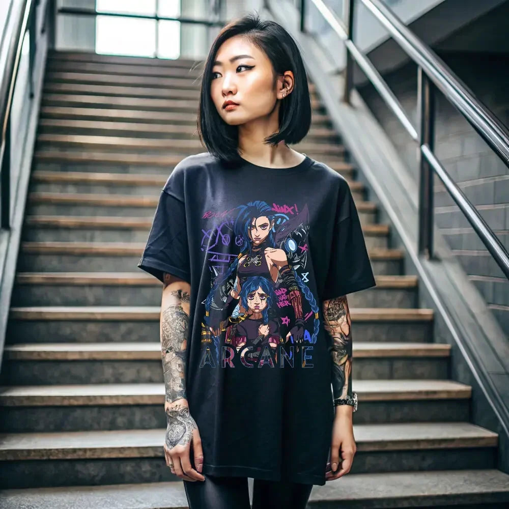 Oversized Jinx Arcane anime T-shirt. Black graphic tee with Japanese cartoon design, perfect for women’s casual streetwear and fan clothing.