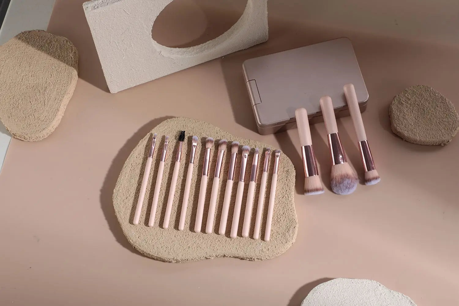 14-Piece Makeup Brush Set with Illuminated Mirror, Portable Short Handle,LED Light,USB Rechargeable Makeup Brushes Kit